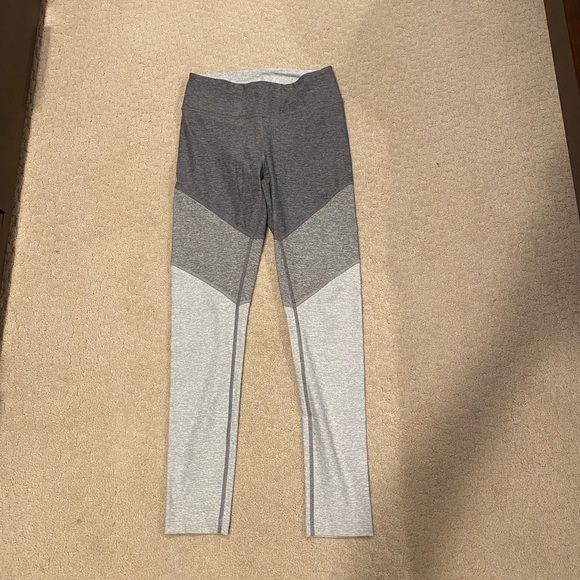 Outdoor voices 7/8 spring leggings in graphite/ash/dove - Picture 2 of 4